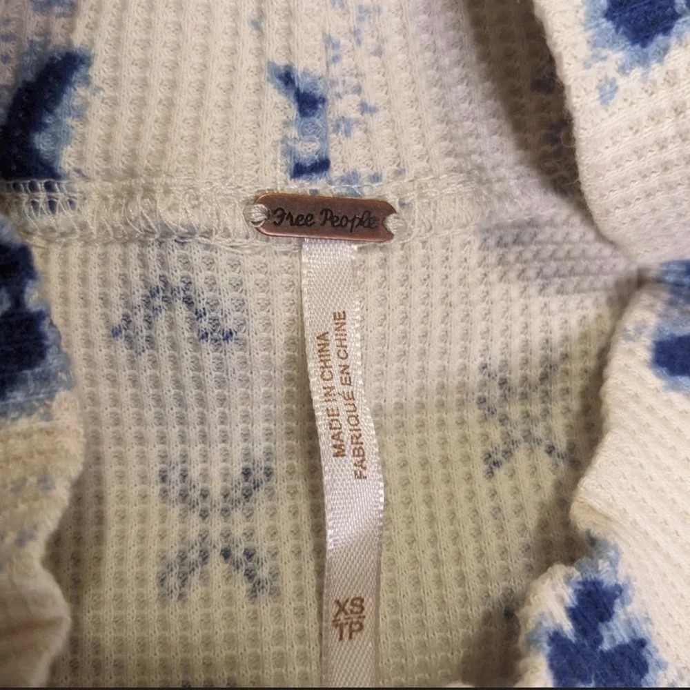 Free people Wonderful Swit top’s  thermal knit vintage- inspired print. - Picture 4 of 4